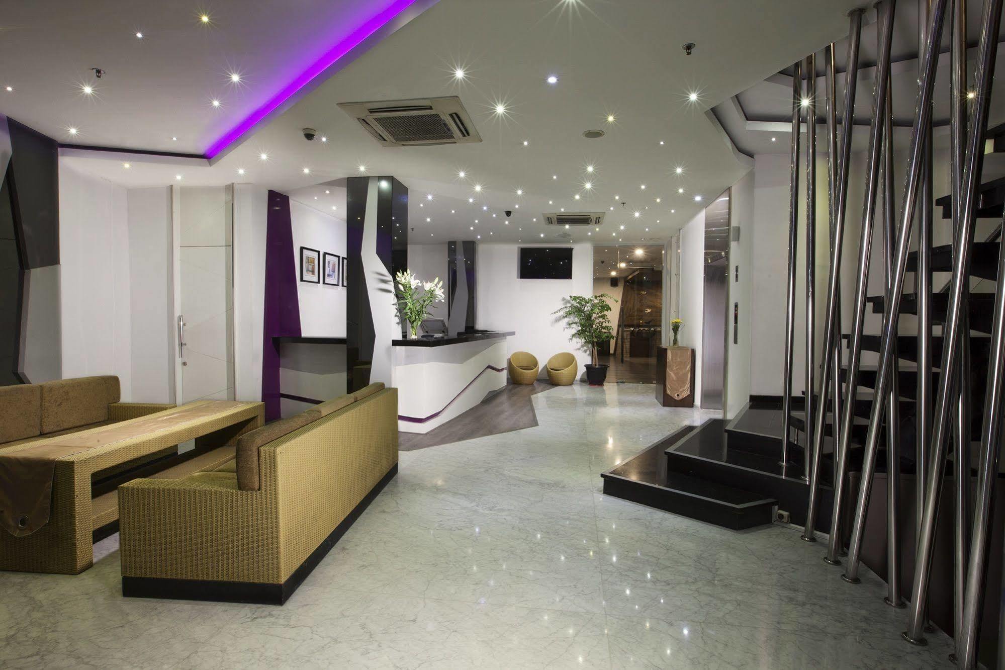 Oak Tree Urban Hotel Jakarta Exterior foto