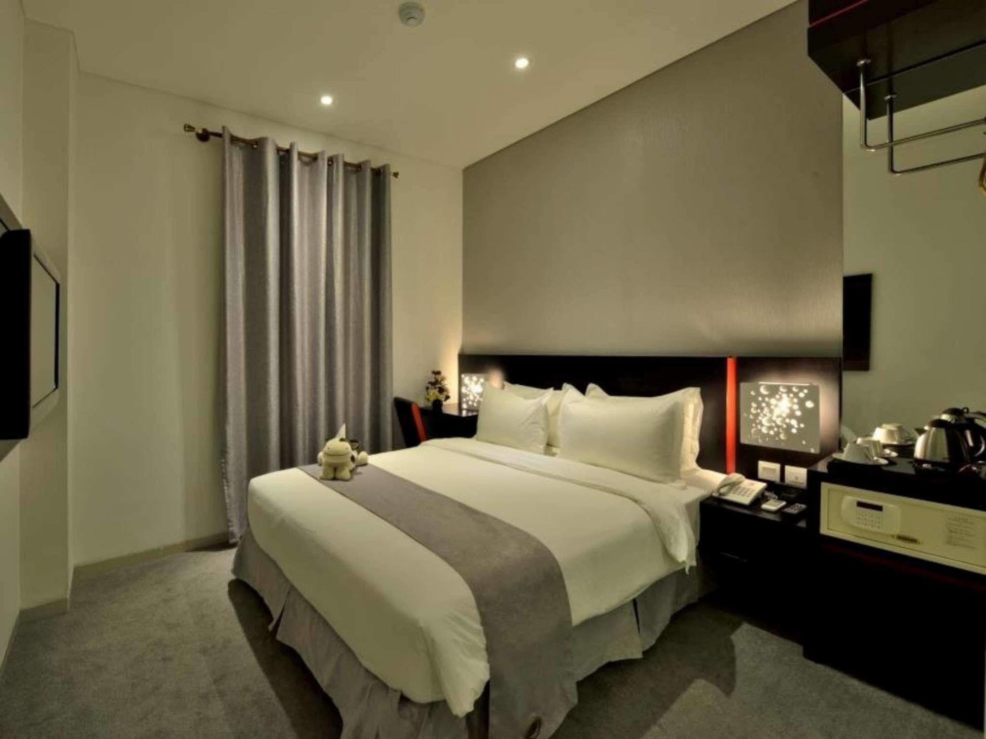 Oak Tree Urban Hotel Jakarta Exterior foto